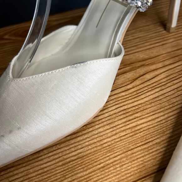 Dolce Vita Kanika White Satin Rhinestone Slip On Heeled Mules Womens 9.5 Pumps - Picture 11 of 15